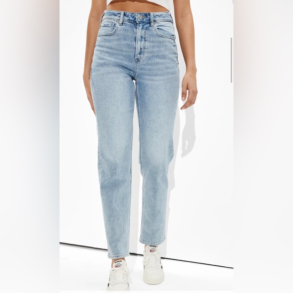 American Eagle Outfitters Stretchy Light Blue Mom Straight Leg Jeans Sz 6R - Picture 1 of 8